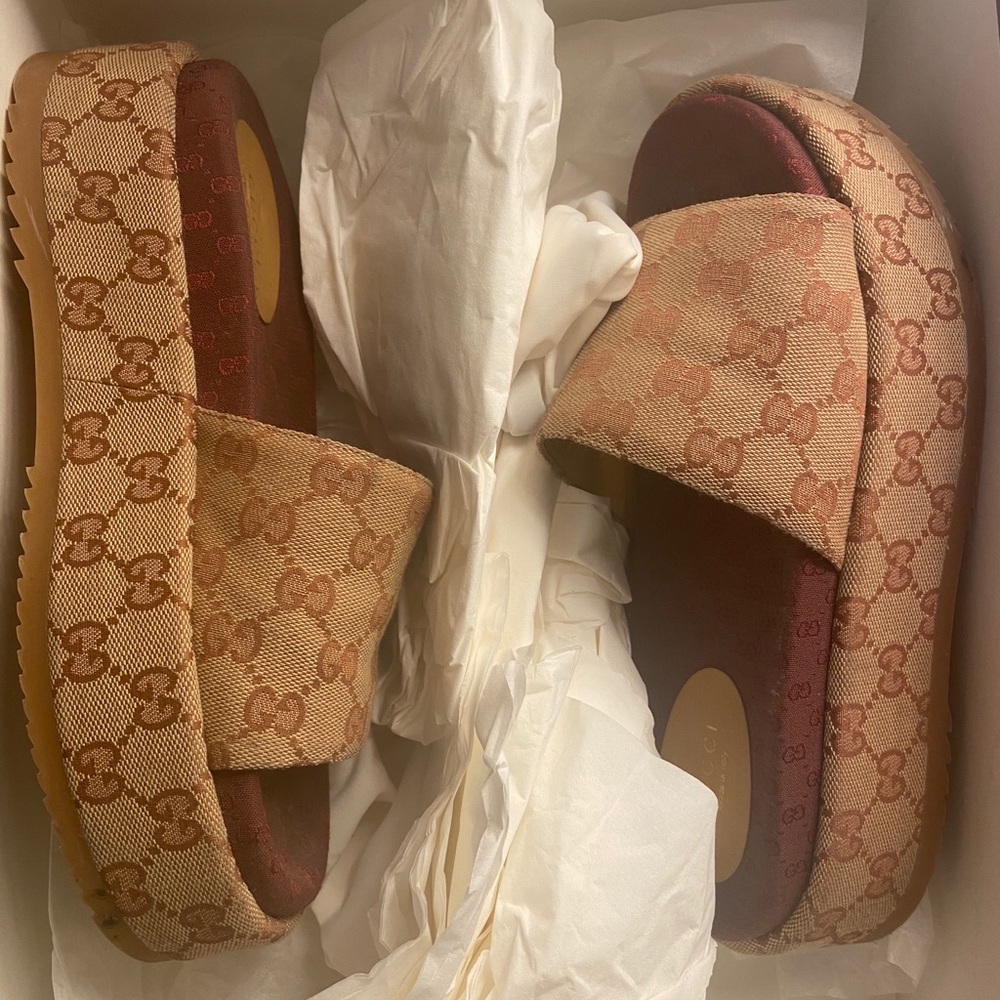 Gucci women’s original GG slides - Picture 2 of 6
